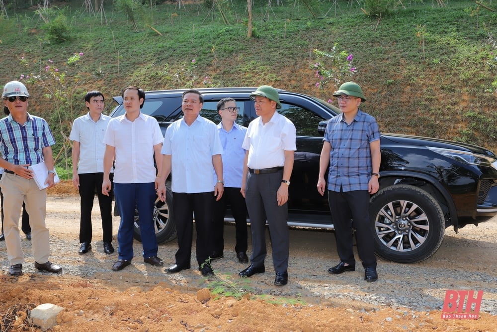 Phó Chủ tịch Thường trực UBND tỉnh Nguyễn Văn Thi kiểm tra một số dự án tại huyện Thọ Xuân