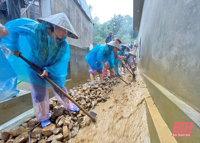 Phó Chủ tịch UBND tỉnh Lê Đức Giang kiểm tra công tác ứng phó với mưa lớn tại các huyện Quan Hóa, Bá Thước và Lang Chánh