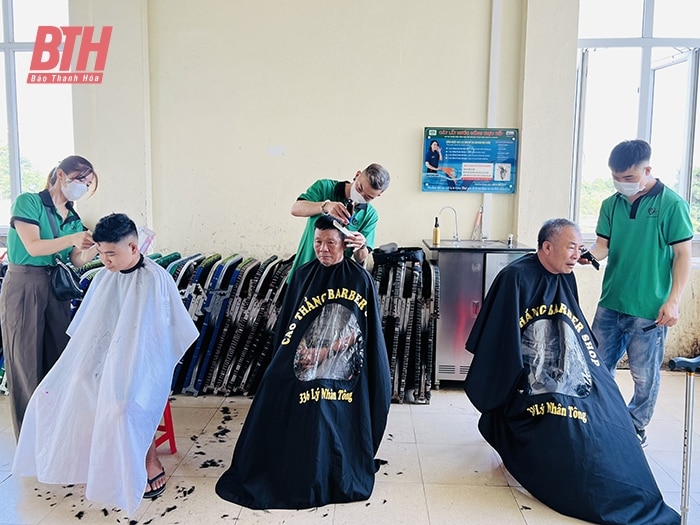 “Salon tóc” đặc biệt tại Bệnh viện Đa khoa tỉnh Thanh Hóa