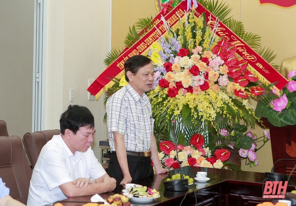 Phó Bí thư Thường trực Tỉnh ủy Lại Thế Nguyên chúc mừng ngày truyền thống Hội Nông dân