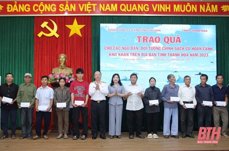 Phát động và công bố quyết định triển khai hoạt động “Hải quân nhận đỡ đầu con ngư dân”