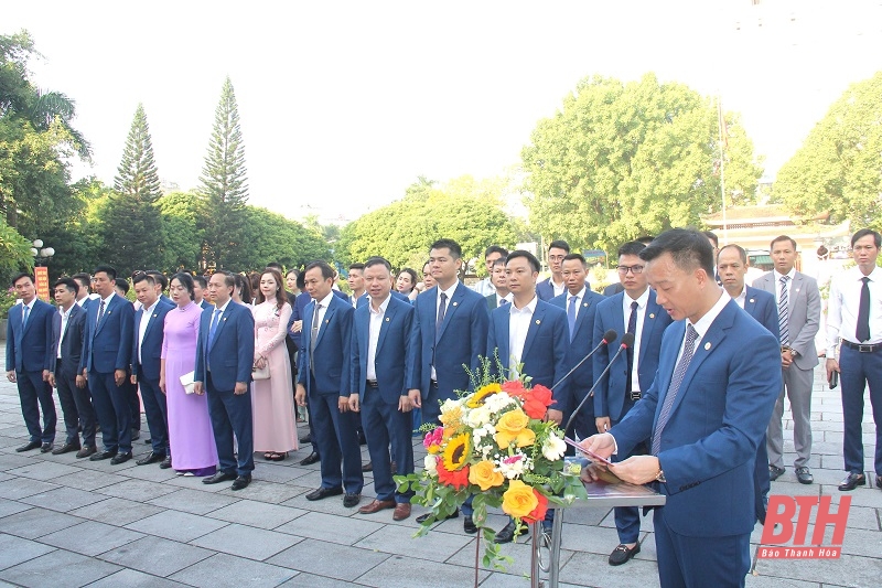 Hội Doanh nhân trẻ dâng hương, báo công Chủ tịch Hồ Chí Minh