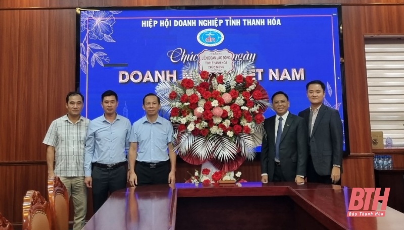 Liên đoàn Lao động tỉnh thăm, chúc mừng doanh nghiệp nhân Ngày Doanh nhân Việt Nam