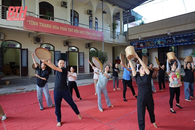 Công tác chuẩn bị cho Liên hoan văn nghệ dân gian - Phiên chợ vùng cao và Lễ hội Văn hóa “Hương sắc vùng cao”