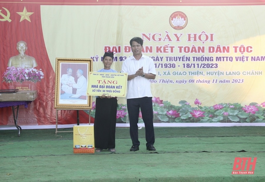 Trưởng Ban Tuyên giáo Tỉnh ủy Đào Xuân Yên dự Ngày hội Đại đoàn kết toàn dân tộc tại Lang Chánh