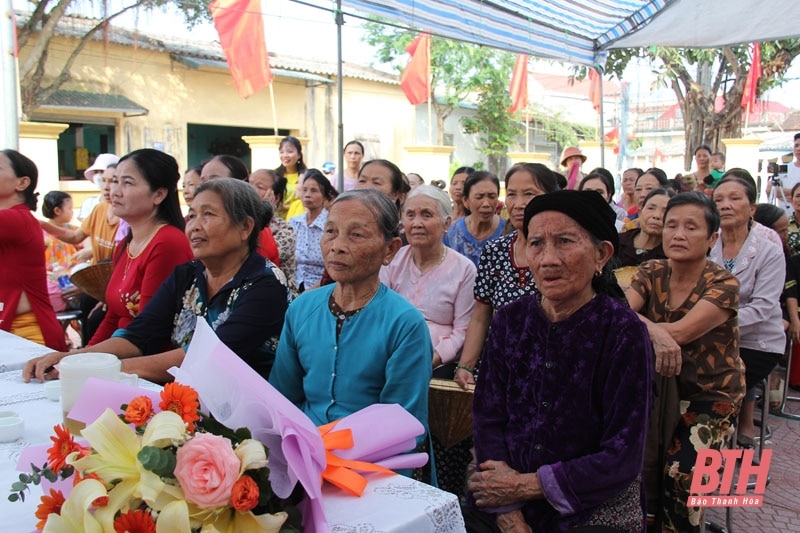 Phó Chủ tịch UBND tỉnh Lê Đức Giang dự ngày hội Đại đoàn kết toàn dân tộc tại khu dân cư Thanh Xuân, thị trấn Hậu Lộc