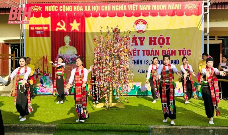 Phó Chủ tịch UBND tỉnh Mai Xuân Liêm chung vui Ngày hội Đại đoàn kết toàn dân tộc tại Thọ Xuân