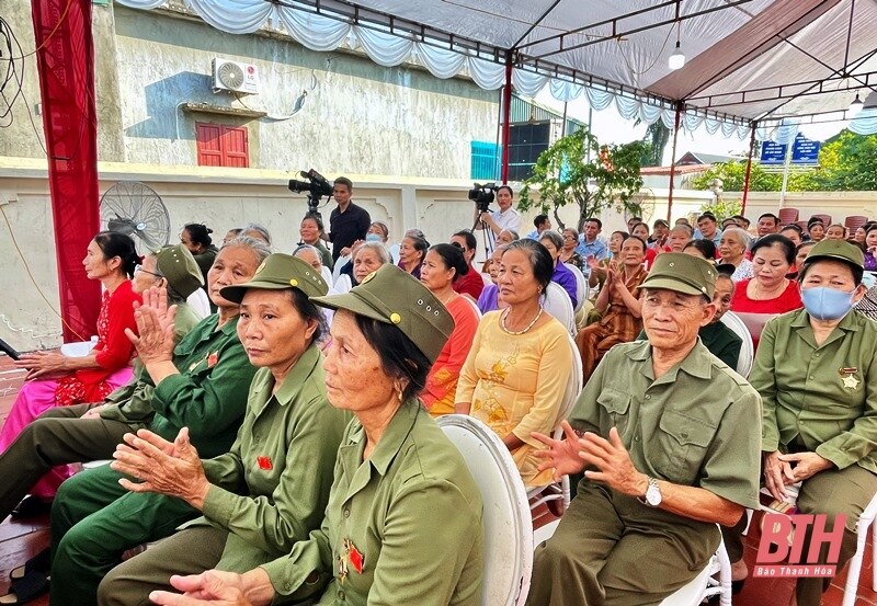 Trưởng Ban Dân vận Tỉnh ủy, Chủ tịch Ủy ban MTTQ tỉnh Phạm Thị Thanh Thủy dự Ngày hội Đại đoàn kết toàn dân tộc với Nhân dân thôn Thạch Tiến