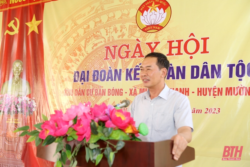 Phó Bí thư Tỉnh ủy Trịnh Tuấn Sinh chung vui ngày hội Đại đoàn kết toàn dân tộc với Nhân dân bản Bóng