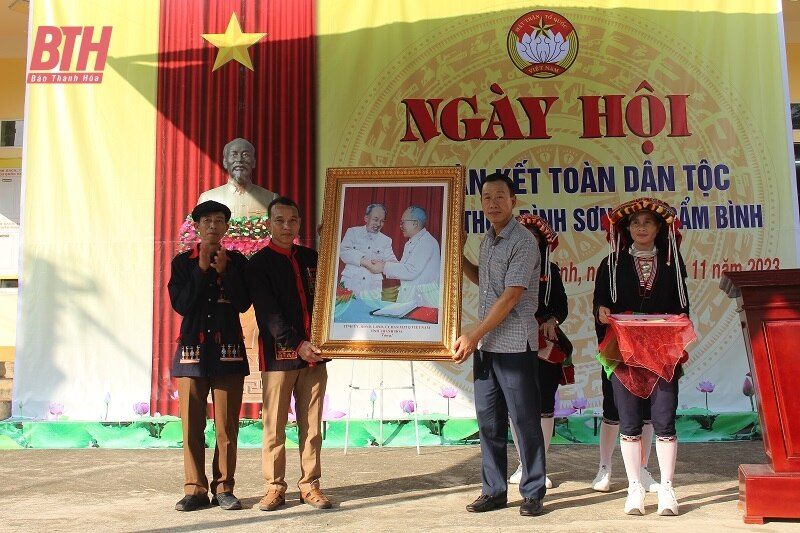 Chủ nhiệm Ủy ban Kiểm tra Tỉnh ủy Lê Quang Hùng dự Ngày hội Đại đoàn kết toàn dân tộc tại thôn Bình Sơn