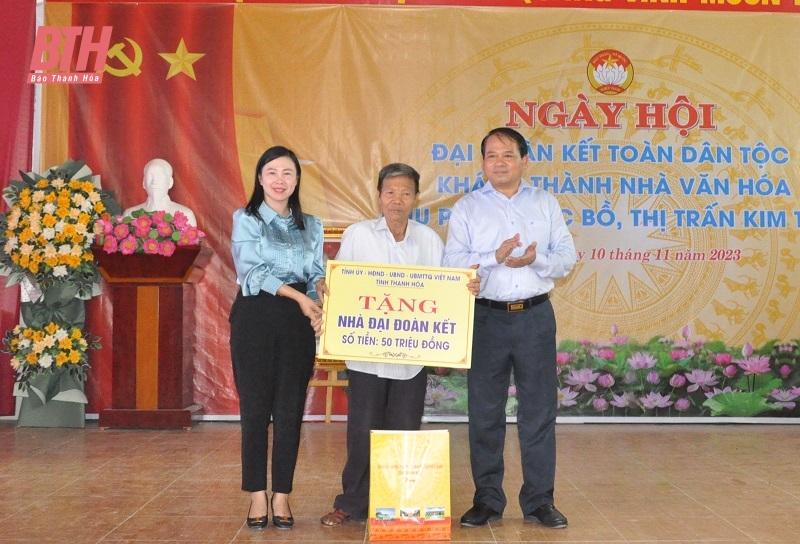 Trưởng Ban Tổ chức Tỉnh ủy Nguyễn Văn Hùng dự Ngày hội Đại đoàn kết toàn dân tộc tại khu phố Ngọc Bồ