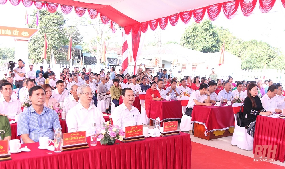 Chủ tịch UBND tỉnh Đỗ Minh Tuấn dự Ngày hội Đại đoàn kết toàn dân tộc tại khu dân cư thôn 3, xã Bãi Trành