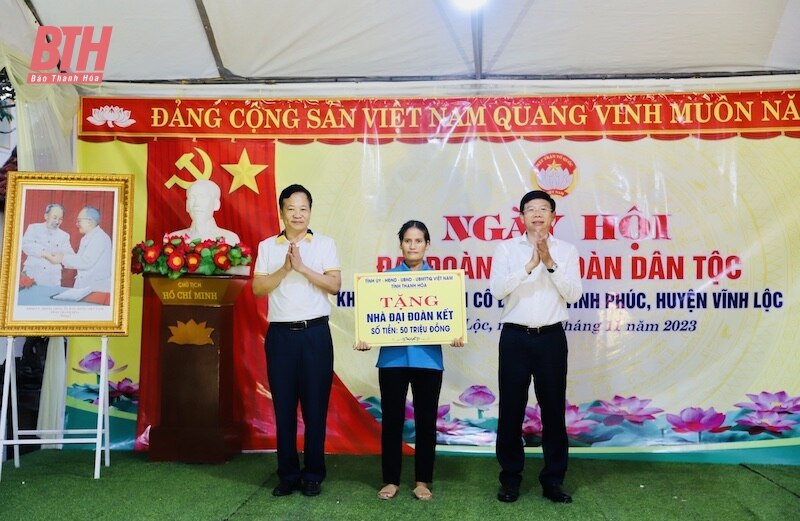 Bí thư Đảng ủy Khối Cơ quan và Doanh nghiệp tỉnh Trần Văn Hải dự Ngày hội Đại đoàn kết toàn dân tộc tại thôn Cổ Điệp, xã Vĩnh Phúc