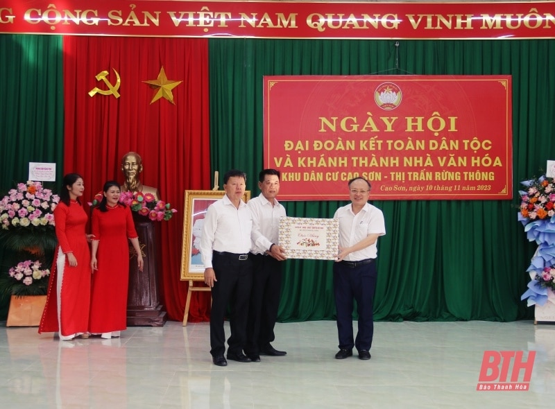 Phó Chủ tịch HĐND tỉnh Nguyễn Quang Hải dự Ngày hội Đại đoàn kết toàn dân tộc tại khu phố Cao Sơn