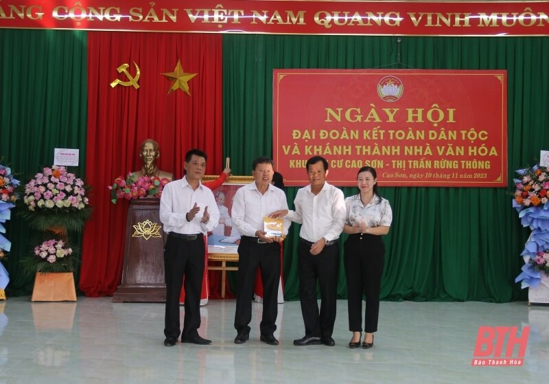 Phó Chủ tịch HĐND tỉnh Nguyễn Quang Hải dự Ngày hội Đại đoàn kết toàn dân tộc tại khu phố Cao Sơn