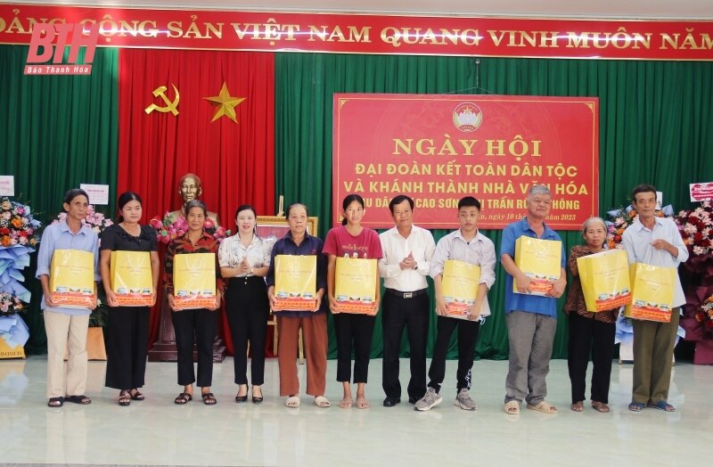 Phó Chủ tịch HĐND tỉnh Nguyễn Quang Hải dự Ngày hội Đại đoàn kết toàn dân tộc tại khu phố Cao Sơn