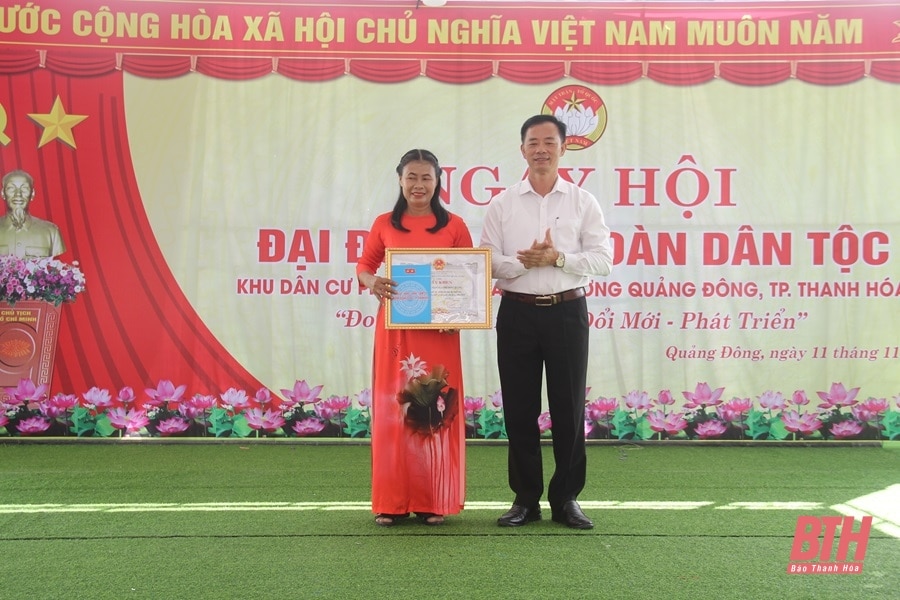 Chủ tịch UBND TP Thanh Hóa dự Ngày hội Đại đoàn kết toàn dân tộc tại khu dân cư phố Đông Quang