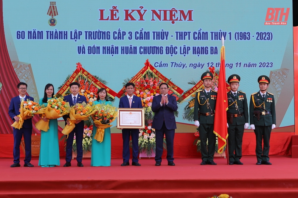 Thủ tướng Chính phủ Phạm Minh Chính dự lễ kỷ niệm 60 năm thành lập Trường THPT Cẩm Thủy 1