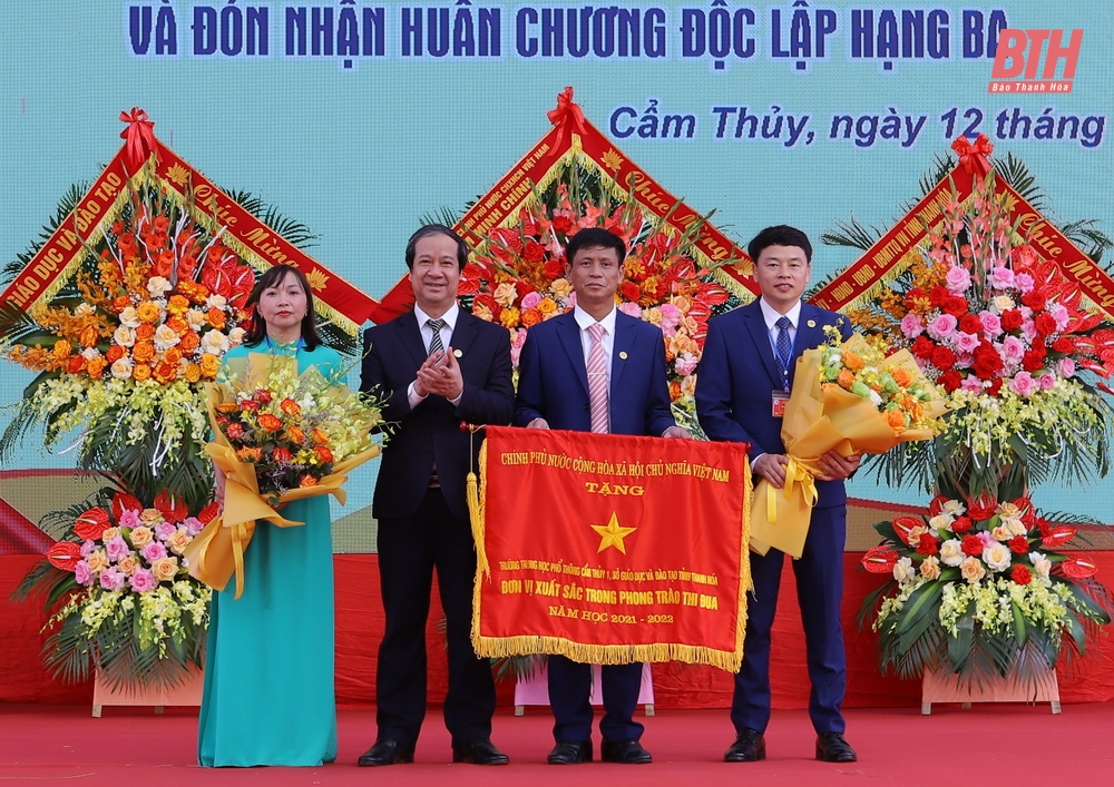 Thủ tướng Chính phủ Phạm Minh Chính dự lễ kỷ niệm 60 năm thành lập Trường THPT Cẩm Thủy 1