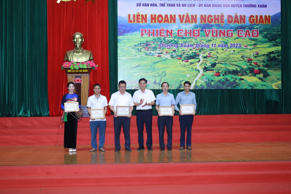 Tổng kết Liên hoan Văn nghệ dân gian - Phiên chợ vùng cao và Lễ hội Văn hóa “Hương sắc vùng cao”