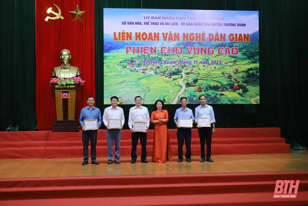 Tổng kết Liên hoan Văn nghệ dân gian - Phiên chợ vùng cao và Lễ hội Văn hóa “Hương sắc vùng cao”