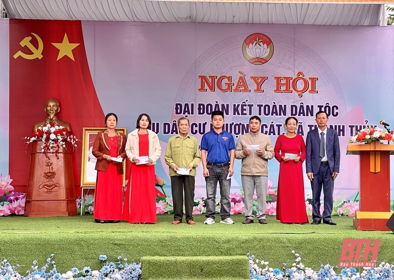 Trưởng Ban Dân vận Tỉnh ủy, Chủ tịch Ủy ban MTTQ tỉnh Phạm Thị Thanh Thủy dự Ngày hội Đại đoàn kết toàn dân tộc tại thôn Phượng Cát