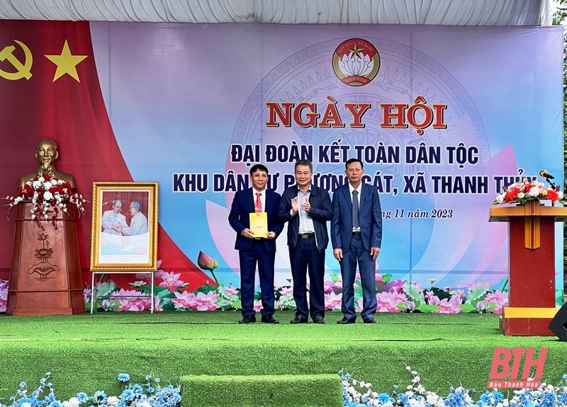 Trưởng Ban Dân vận Tỉnh ủy, Chủ tịch Ủy ban MTTQ tỉnh Phạm Thị Thanh Thủy dự Ngày hội Đại đoàn kết toàn dân tộc tại thôn Phượng Cát