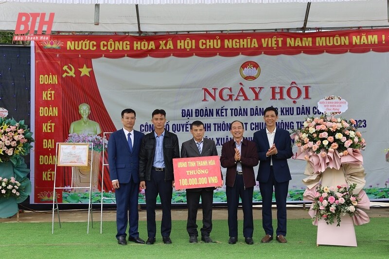 Phó Chủ tịch Thường trực HĐND tỉnh Lê Tiến Lam dự Ngày hội Đại đoàn kết toàn dân tộc cùng Nhân dân thôn Xuân Minh 2