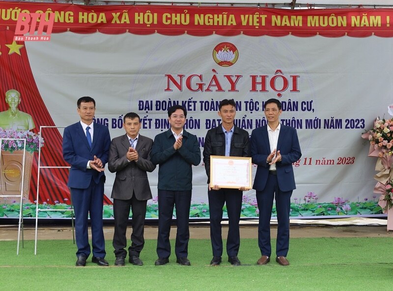 Phó Chủ tịch Thường trực HĐND tỉnh Lê Tiến Lam dự Ngày hội Đại đoàn kết toàn dân tộc cùng Nhân dân thôn Xuân Minh 2