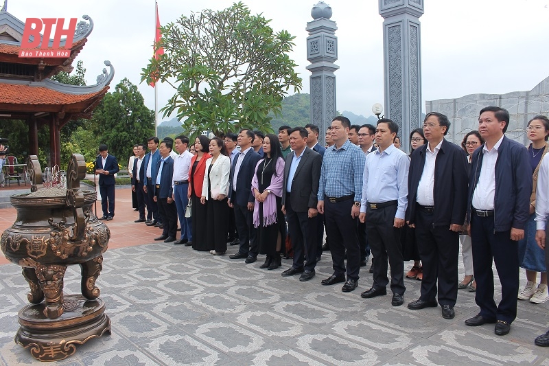 Đoàn công tác tỉnh Thanh Hóa dâng hương Đền thờ Bác Hồ và thăm Di tích quốc gia đặc biệt Nhà tù Sơn La