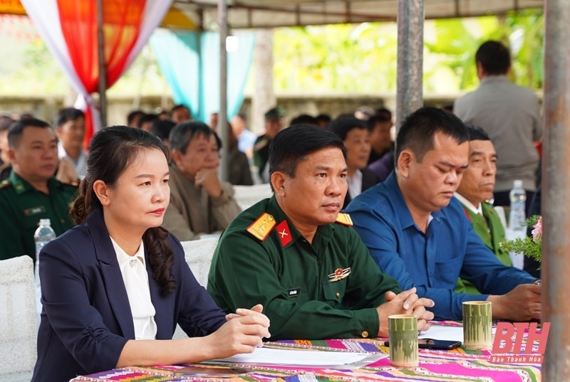 Trưởng Ban Nội chính Tỉnh ủy Nguyễn Ngọc Tiến chung vui Ngày hội Đại đoàn kết toàn dân tộc tại bản Hán