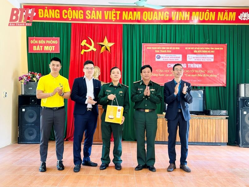 Chương trình thiện nguyện “Cùng học sinh vùng cao tới trường”