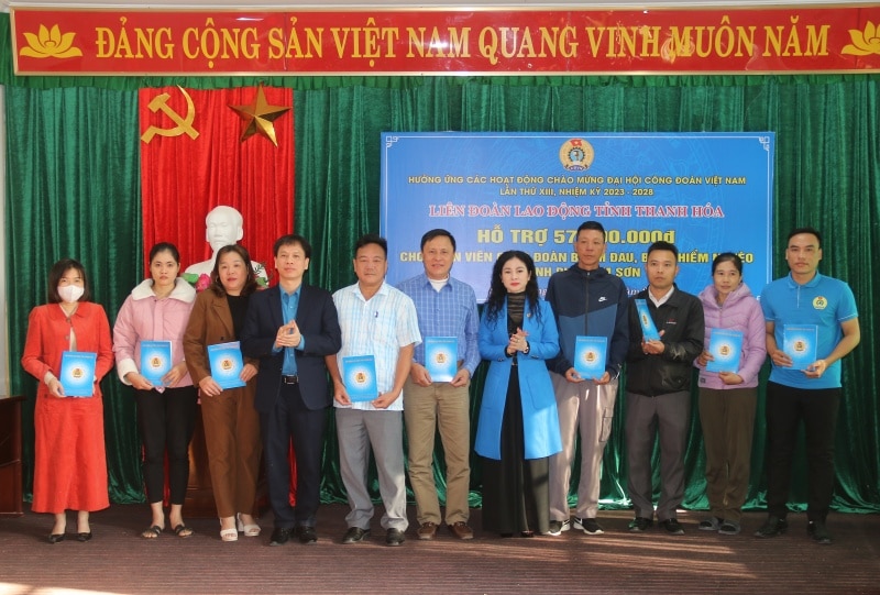 LĐLĐ tỉnh trao kinh phí hỗ trợ xây dựng “Mái ấm công đoàn”, tặng quà đoàn viên ốm đau, bị bệnh hiểm nghèo