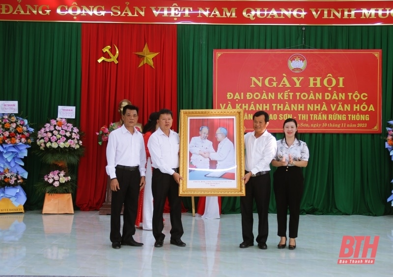 Phó Chủ tịch HĐND tỉnh Nguyễn Quang Hải dự Ngày hội Đại đoàn kết toàn dân tộc tại khu phố Cao Sơn