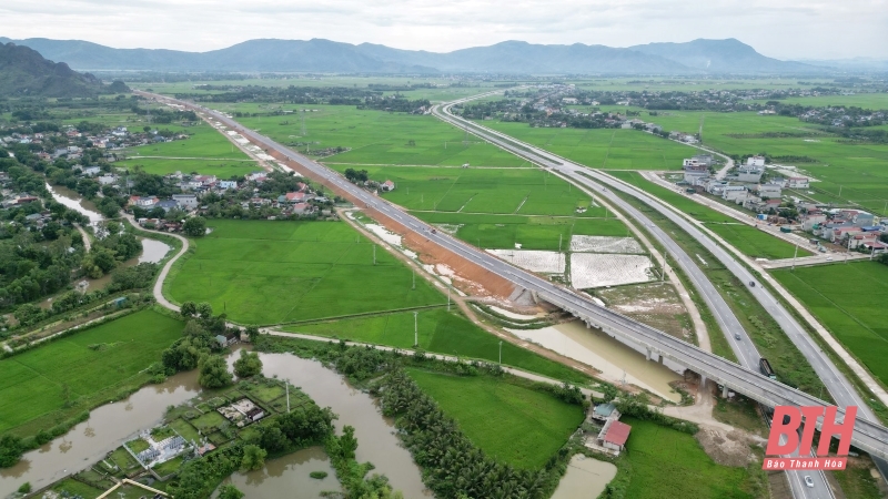 Tặng Bằng khen cho 35 tập thể và cá nhân có thành tích xuất sắc trong công tác giải phóng mặt bằng dự án cao tốc Bắc - Nam