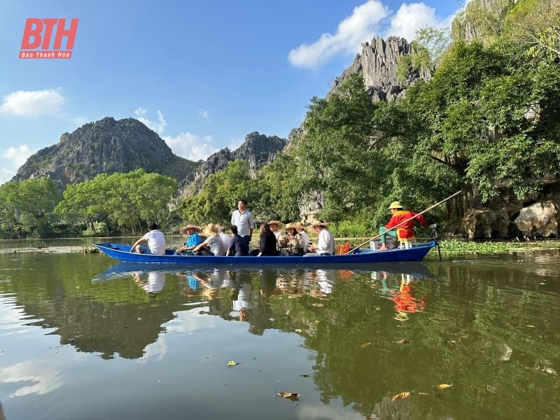 Cụm thi đua Hội Nhà báo 6 tỉnh Bắc miền Trung tham quan thực tế tại huyện Vĩnh Lộc