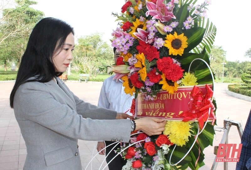 Đoàn đại biểu tỉnh Thanh Hóa viếng anh hùng liệt sĩ tại Thành cổ Quảng Trị, Đài tưởng niệm Trung đội Mai Quốc Ca và Nghĩa trang liệt sĩ Vĩnh Linh 