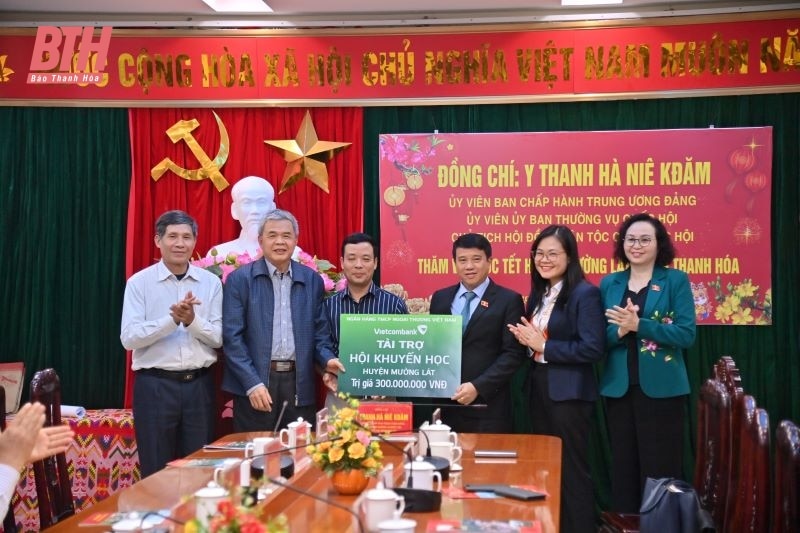 Đoàn công tác Hội đồng Dân tộc của Quốc hội chúc tết các đồn biên phòng trên địa bàn huyện Mường Lát