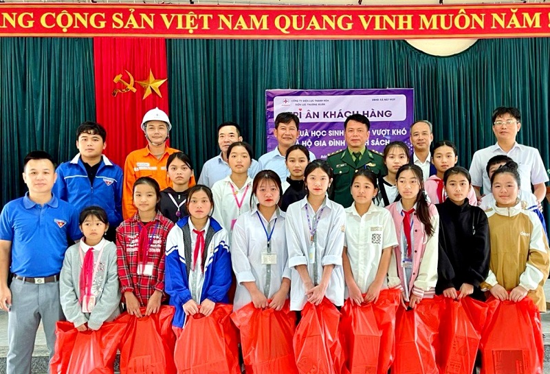 Điện lực Thường Xuân “Đồng hành cùng khách hàng sử dụng điện an toàn, tiết kiệm và hiệu quả”