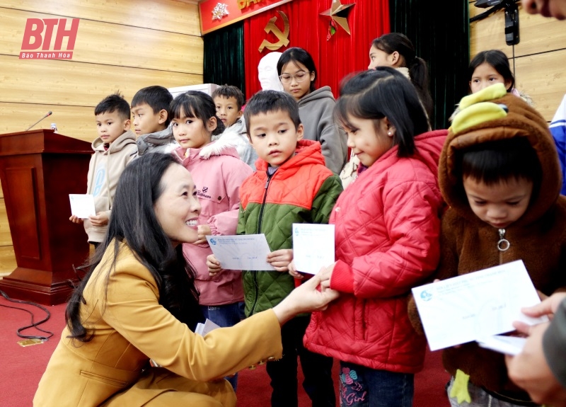 “Tết sum vầy - kết nối yêu thương” dành cho trẻ mồ côi huyện Ngọc Lặc