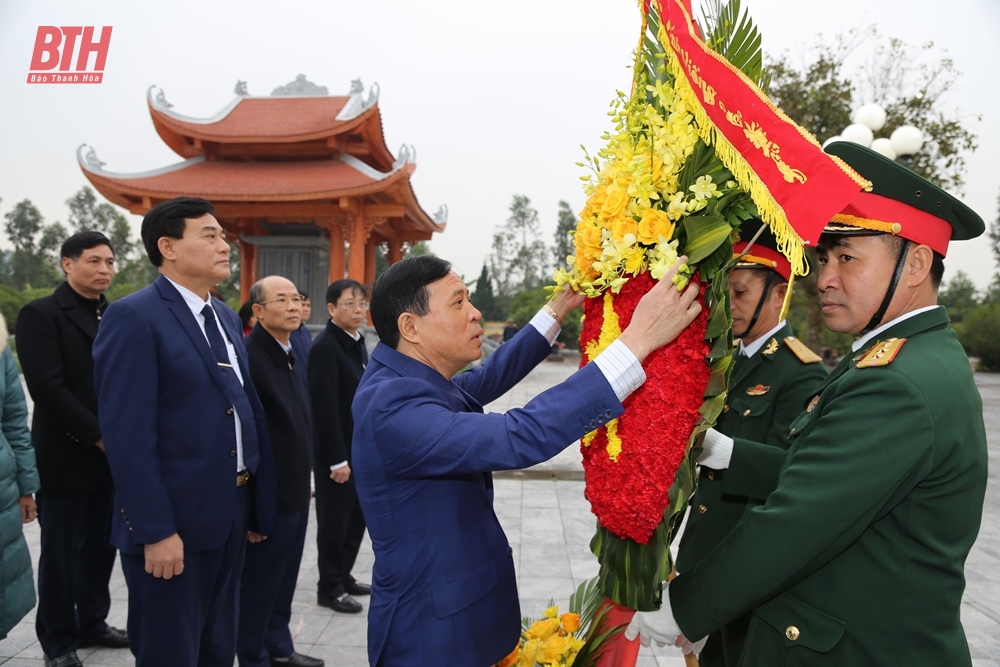 Phó Bí thư Thường trực Tỉnh ủy, Trưởng Đoàn ĐBQH tỉnh Lại Thế Nguyên thăm, kiểm tra tình hình sản xuất, đời sống Nhân dân huyện Quảng Xương