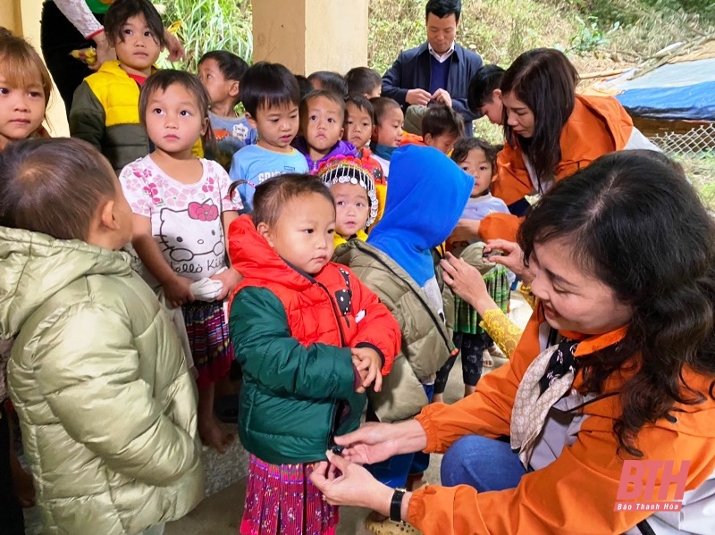 Quỹ kết nối yêu thương - Lan toả nhân ái trao tặng công trình Bếp ấm vùng cao - Trao em mơ ước