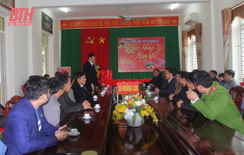 Phó Chủ tịch UBND tỉnh Lê Đức Giang thăm, tặng quà người dân có hoàn cảnh khó khăn tại Hoằng Hóa và TP Thanh Hóa