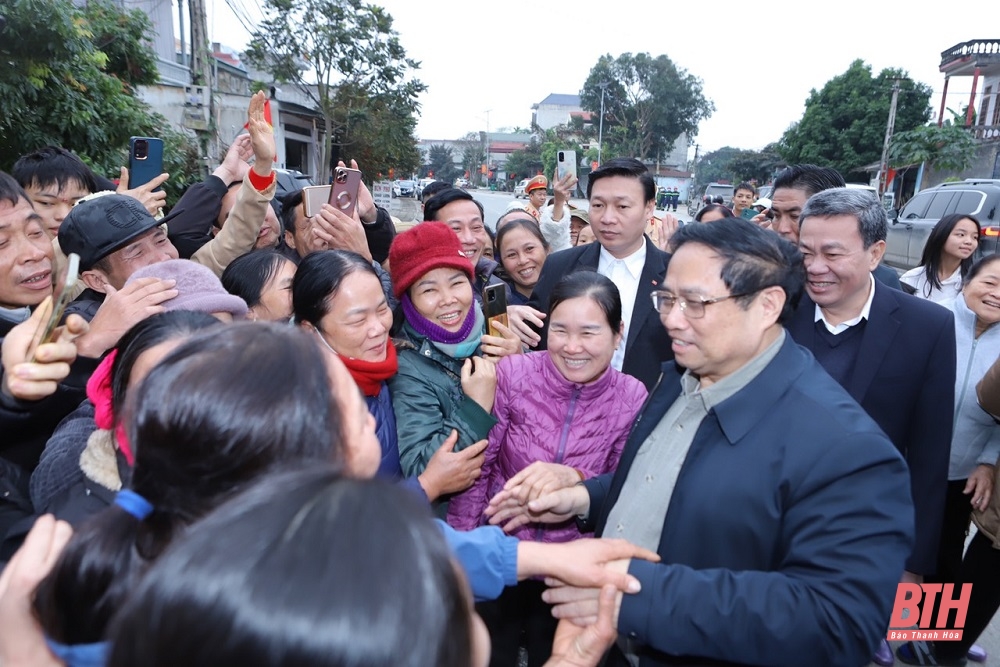 Thủ tướng Chính phủ Phạm Minh Chính thăm, tặng quà gia đình chính sách, hộ nghèo, công nhân lao động tại Thanh Hóa