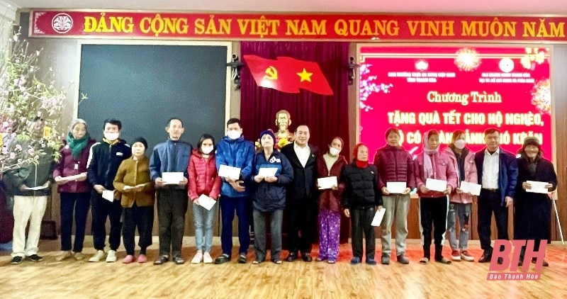 CLB Doanh nhân Thanh Hóa tại TP Hồ Chí Minh và phía Nam trao quà Tết cho các gia đình có hoàn cảnh khó khăn