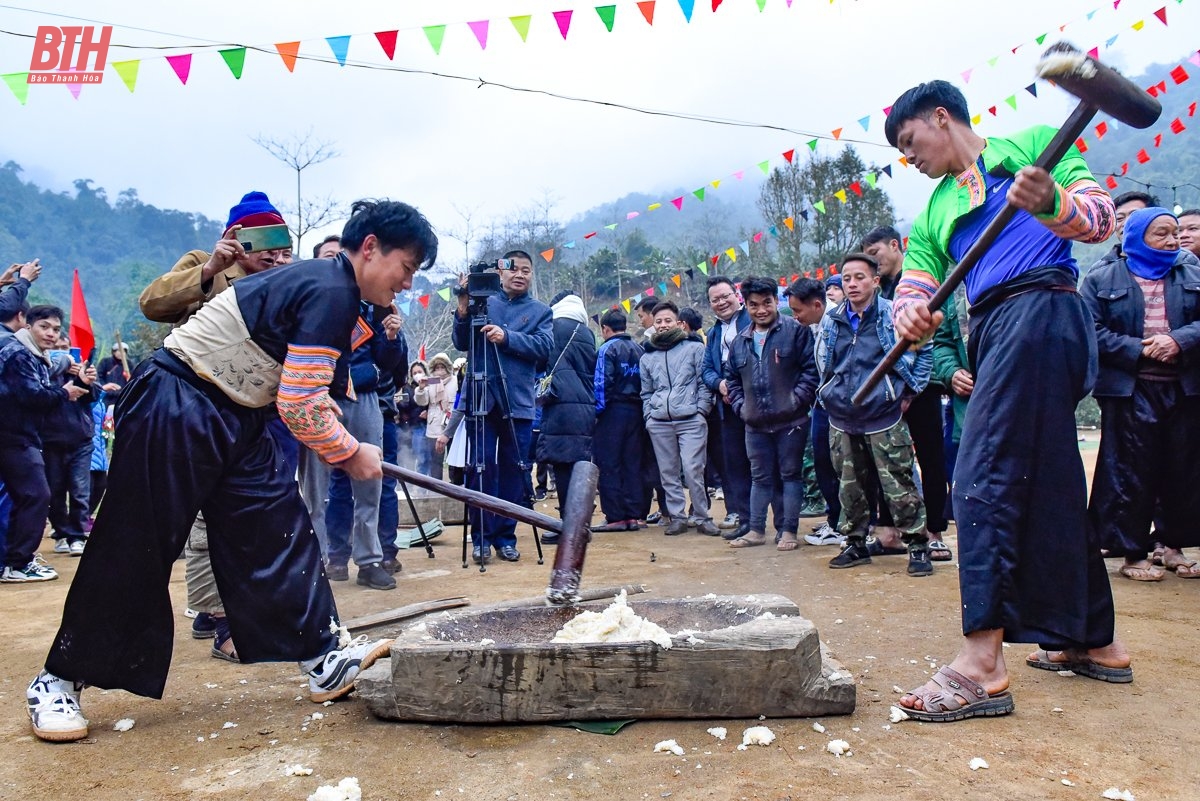 Lên vùng cao Quan Sơn xem người Mông thi giã bánh giầy đón tết