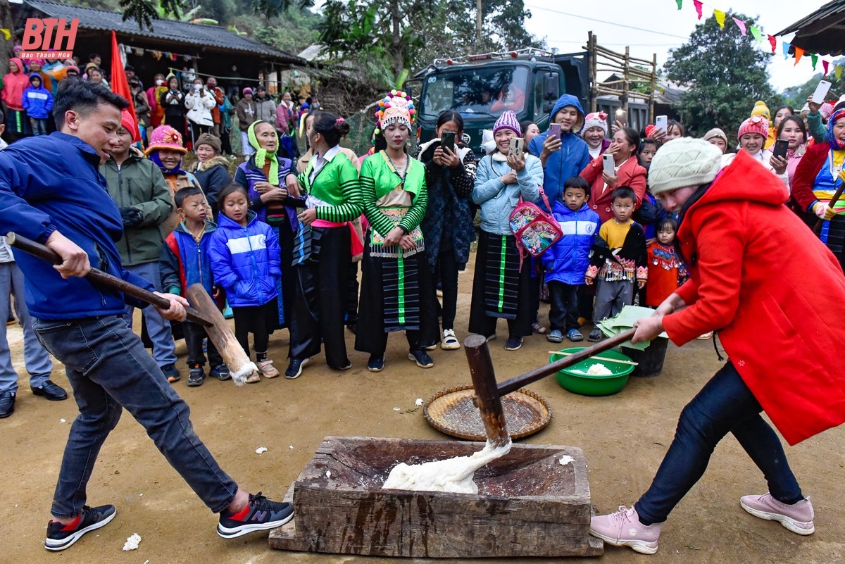 Lên vùng cao Quan Sơn xem người Mông thi giã bánh giầy đón tết