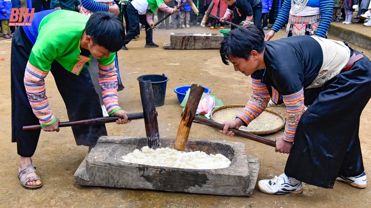 Lên vùng cao Quan Sơn xem người Mông thi giã bánh giầy đón tết