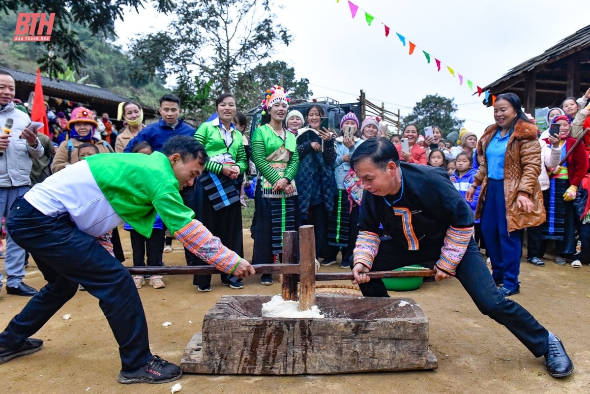 Lên vùng cao Quan Sơn xem người Mông thi giã bánh giầy đón tết