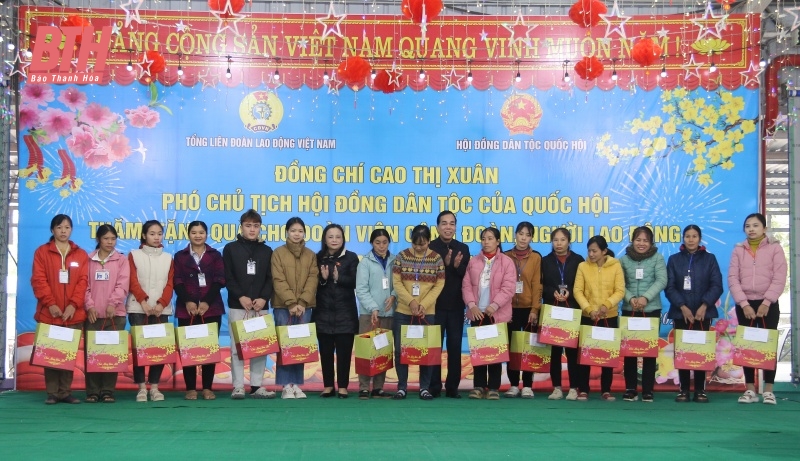 Phó Chủ tịch Hội đồng Dân tộc của Quốc hội thăm, tặng quà đoàn viên, người lao động khó khăn các huyện Yên Định, Thọ Xuân